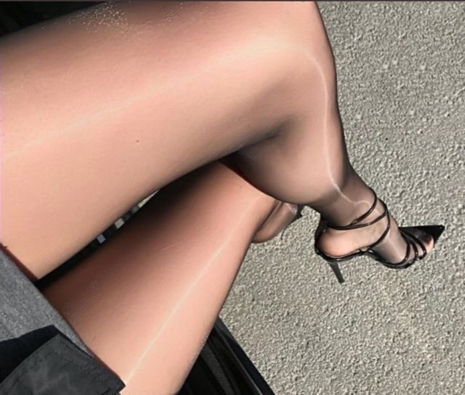 Large legs in tights
