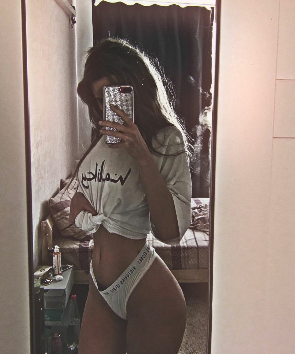 Anya Chalotra Maxim