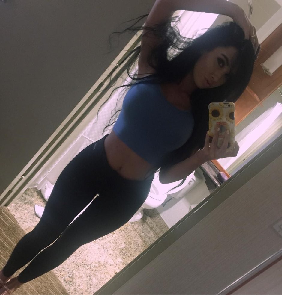 Paris Roxanne Selfie