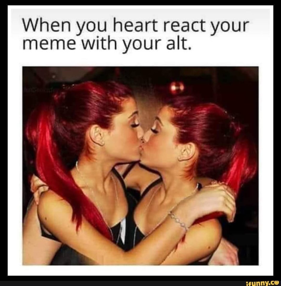 Ariana Grande kiss