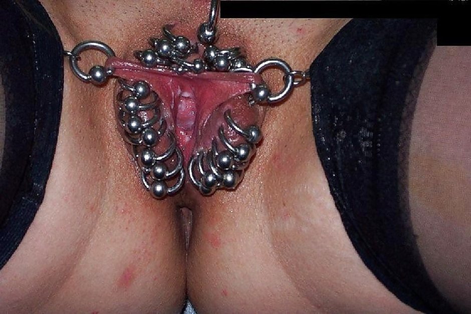 Extreme vagina piercing