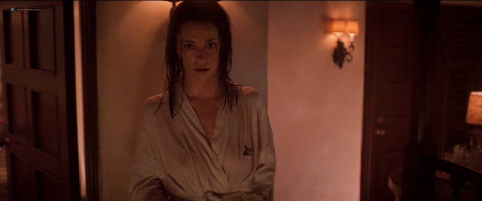 Jennifer Love Hwitt bed scenes