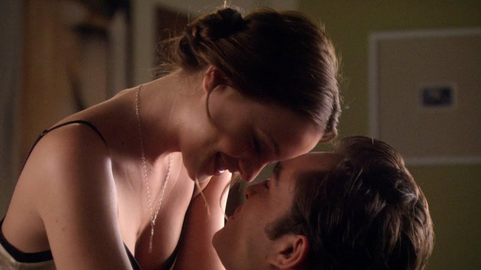 Gossiper bed scenes