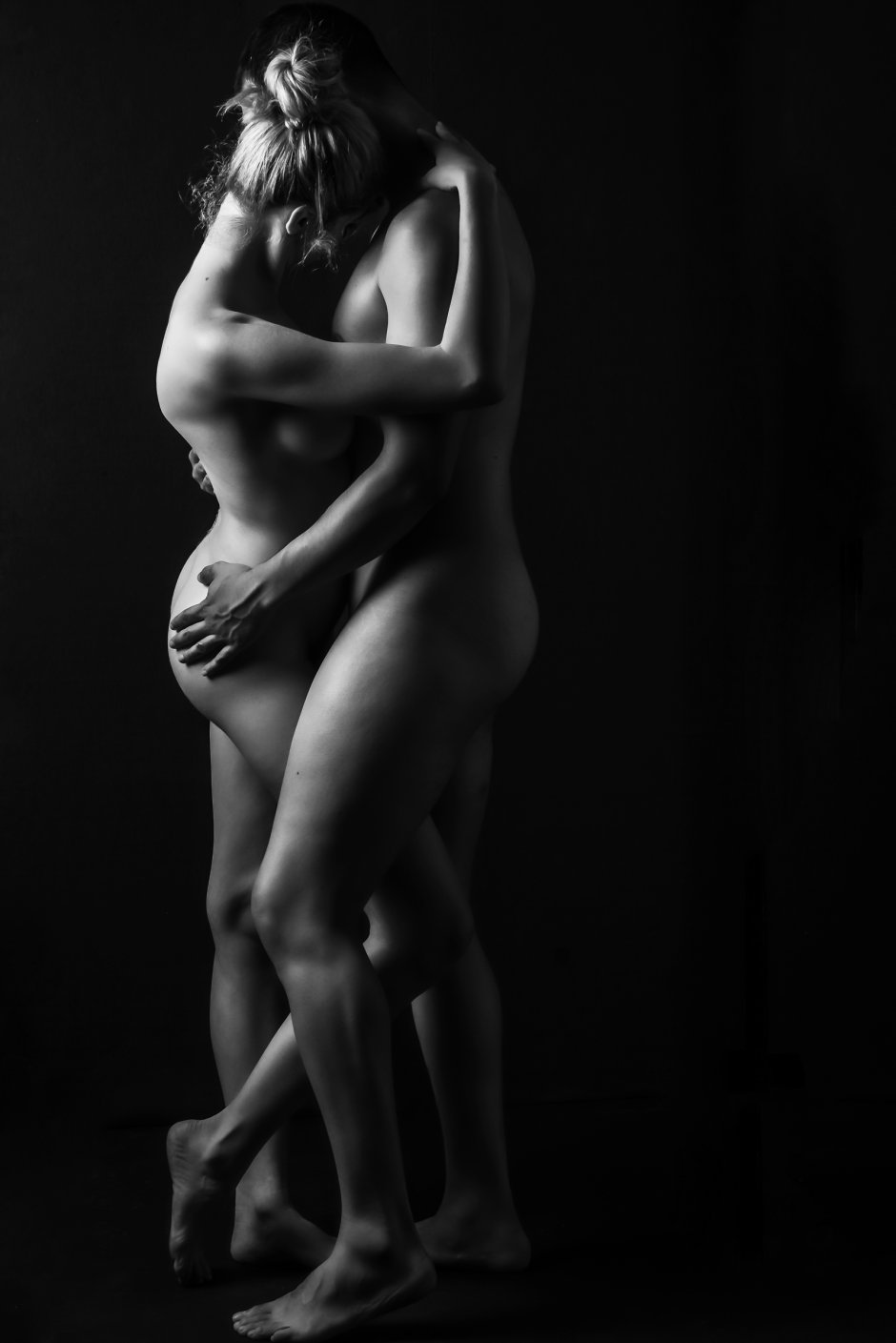 Naked pairs in bed big breasts
