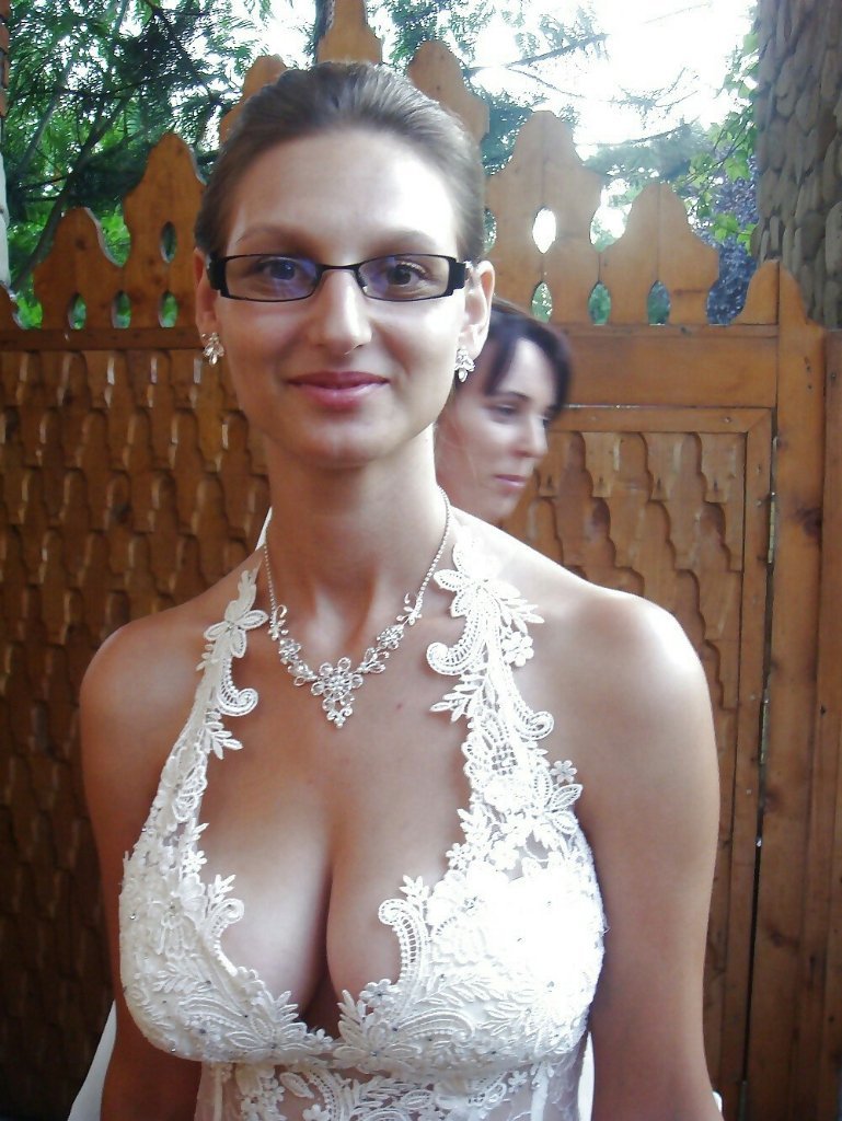 Downblouse amateur nipples