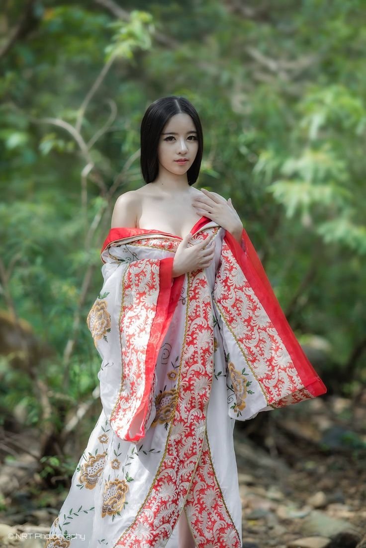Elly Tran ha breast