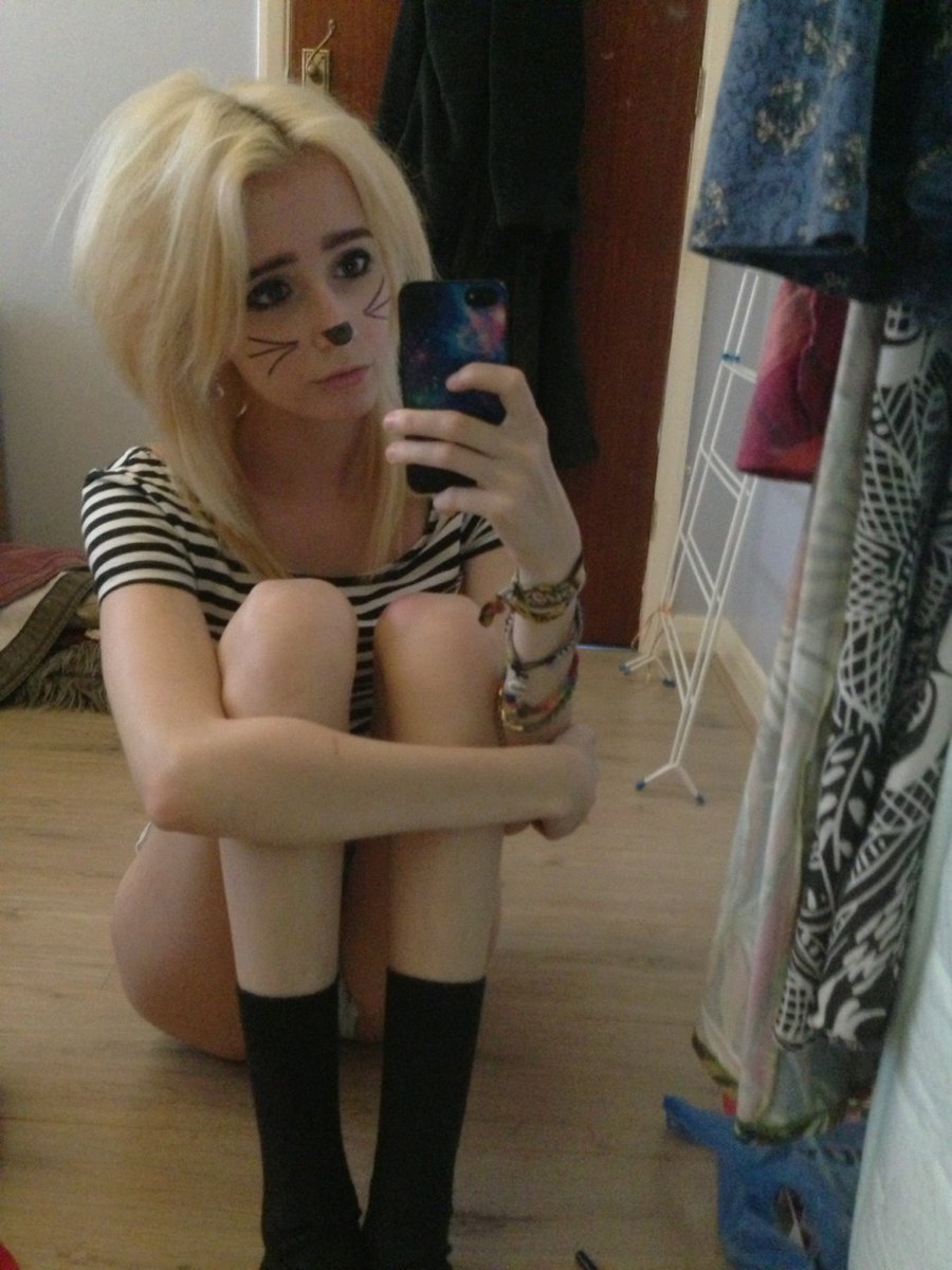 Kitten Sophie Selfie