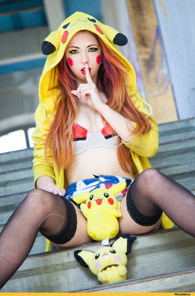 Jessica Nigri Pikachu