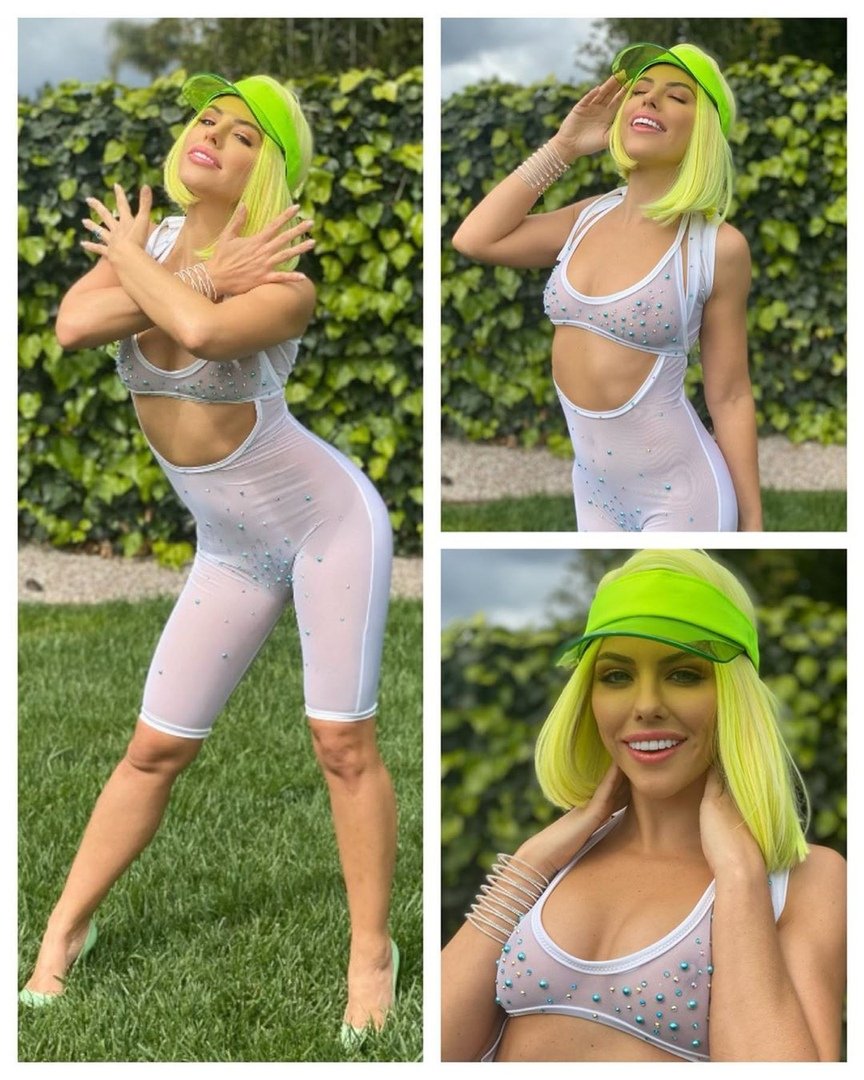 Adriana Chechik 2022