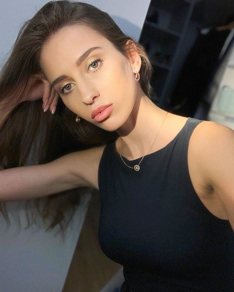 Voronina Model Lana Instanavigation