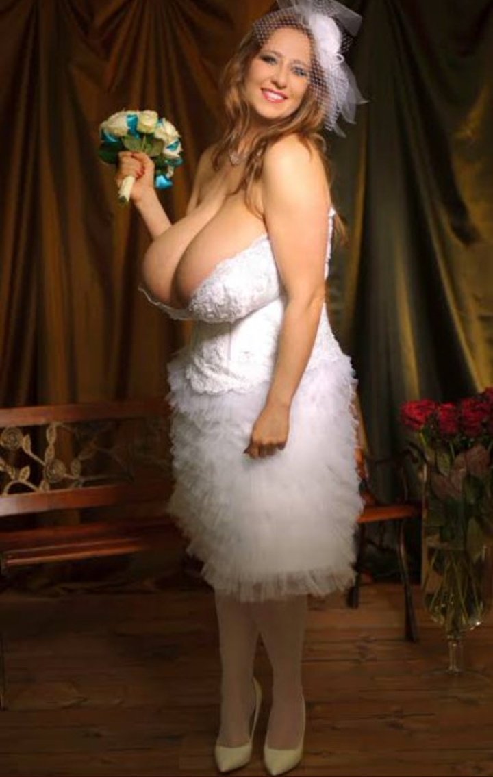 Abbi Secraa Wedding dress