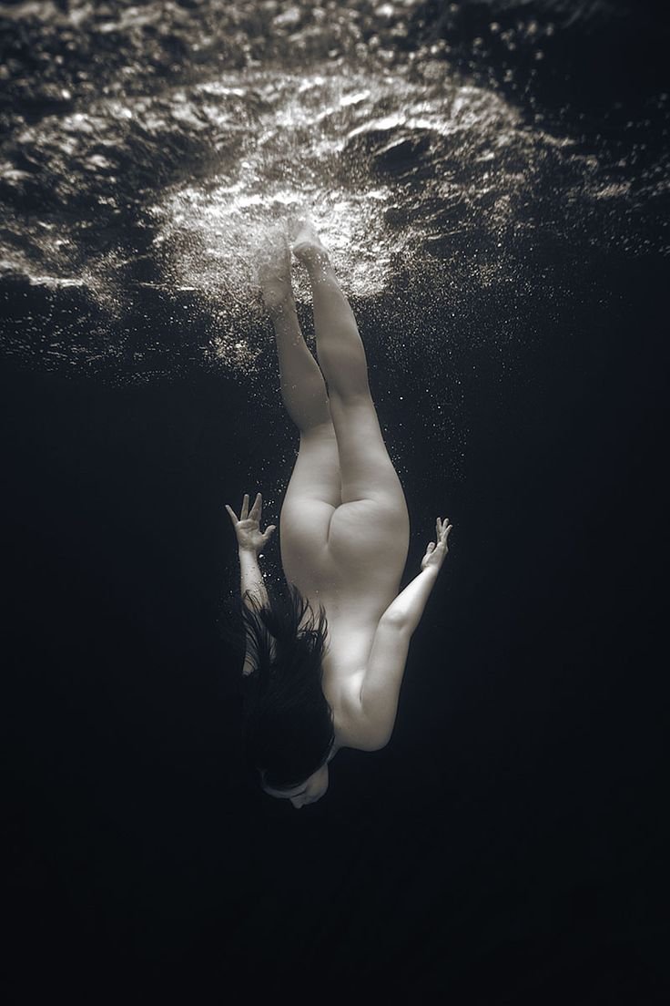 Submarine swimming of a woman nude