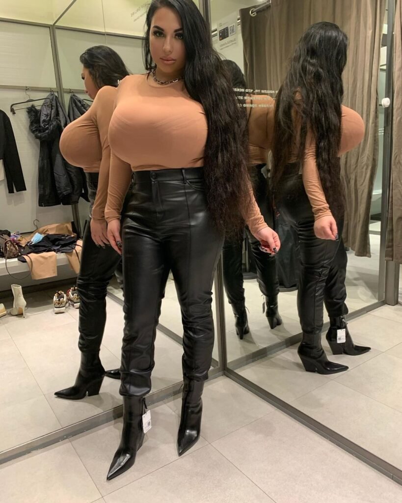 Anastasia Bertier breasts