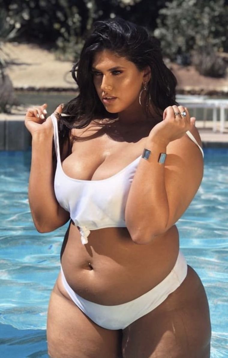 Angelika Oliveira model