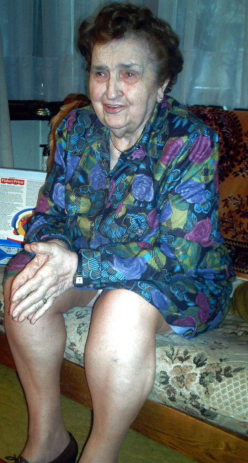 Granny in pantyhose without panties