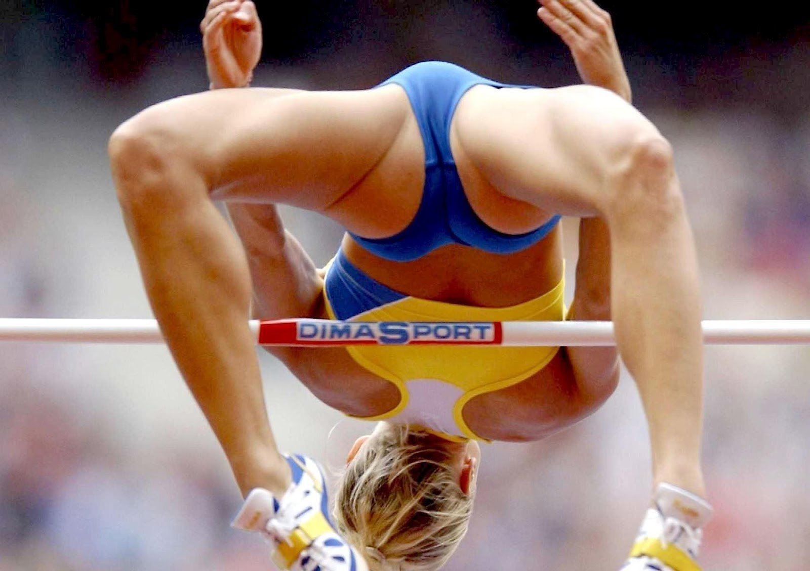 Accidental nudity from sexy sportswomen