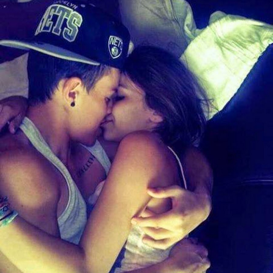 Passionate kisses gifs