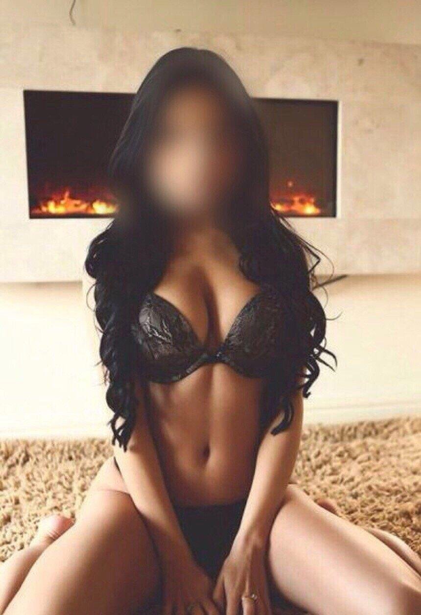 Demi Rose Hot