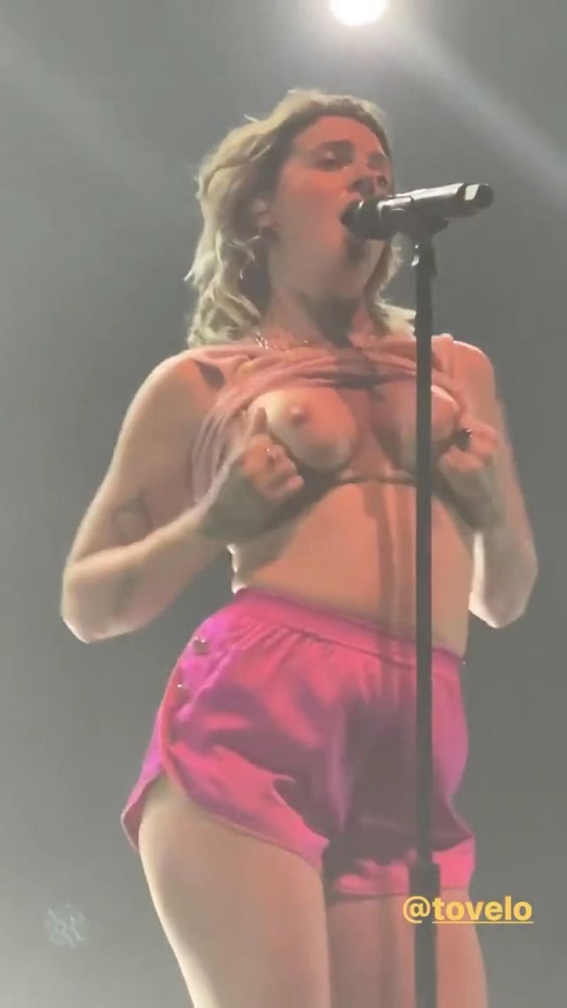 Tuva Lu showed boobs