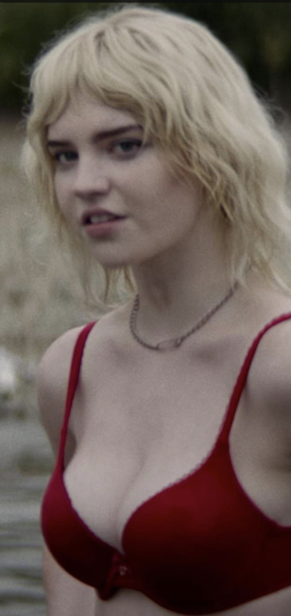 Sophie thatcher hot