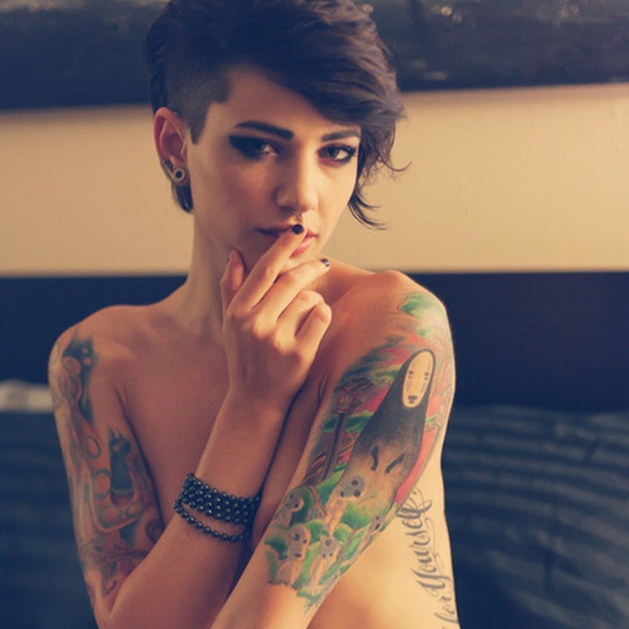 Short -ragged girls with tattoos