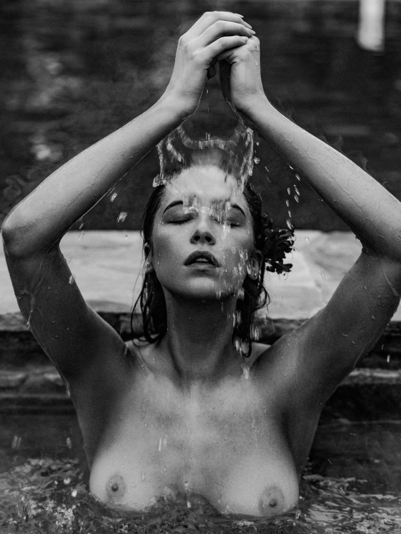Elsi Hughitt Naked without clothes
