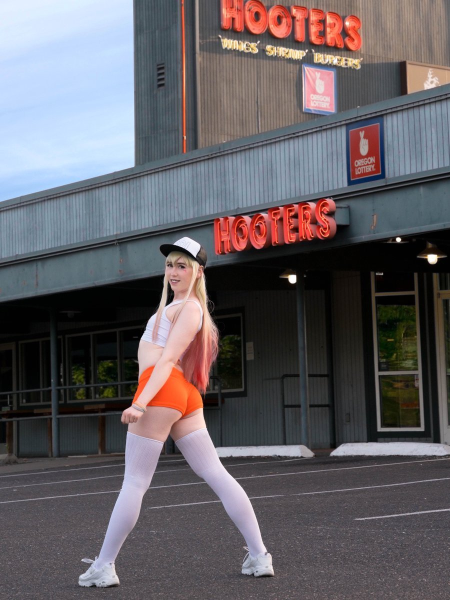Hooters Tits
