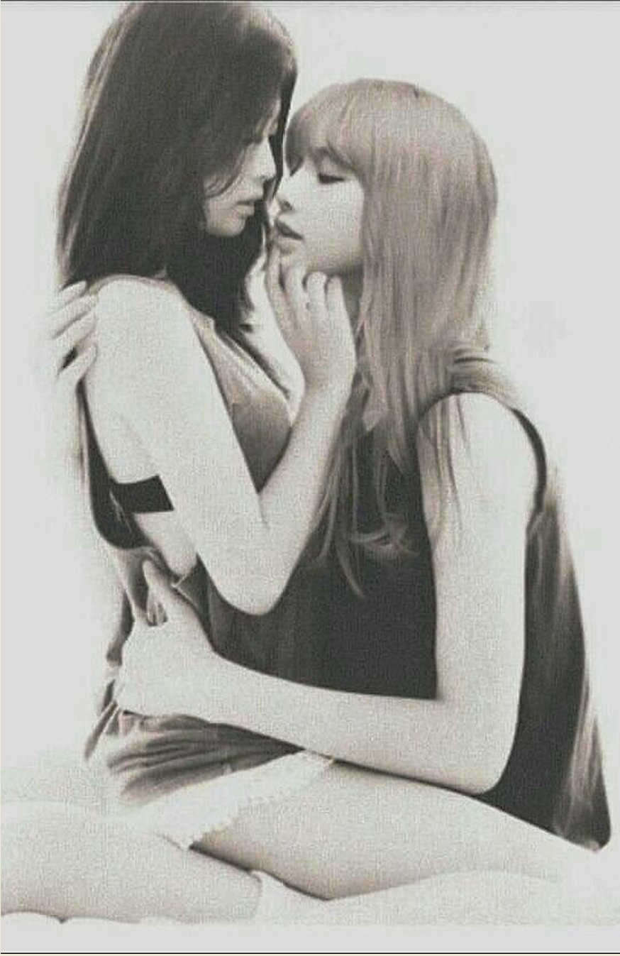 Kim Jenny and Lalisa Manoban