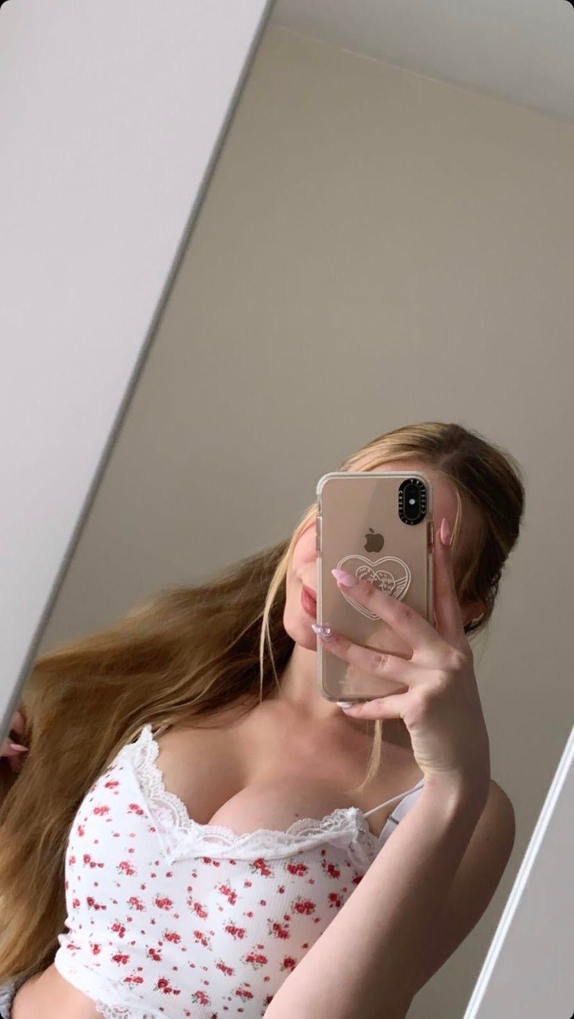 Sophia Diamond Selfie