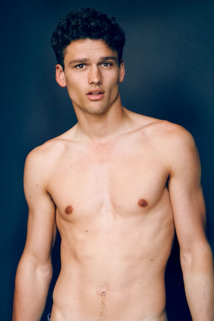 Simon Nessman 2022 torso