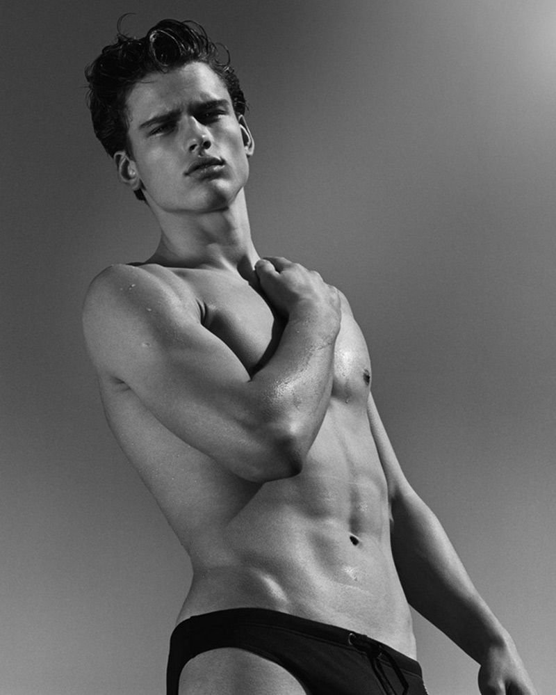 Model Simon Nessman