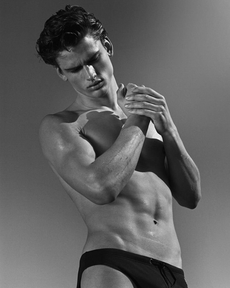 Simon Nessman torso