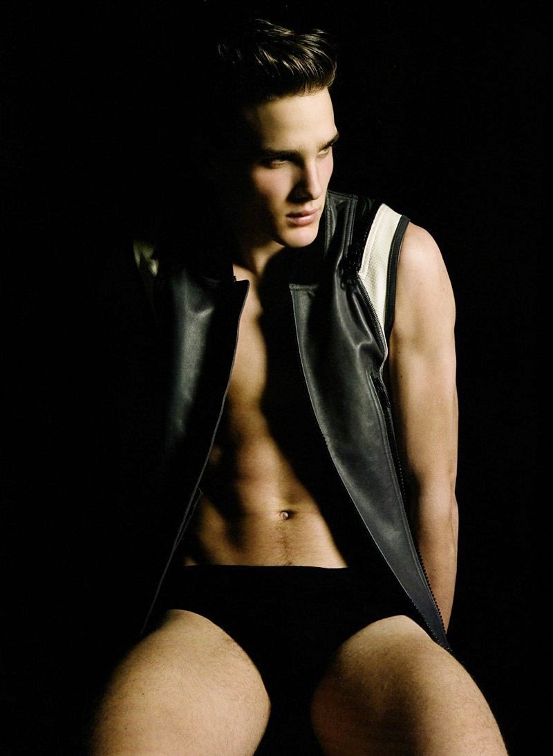 Simon Nessman torso
