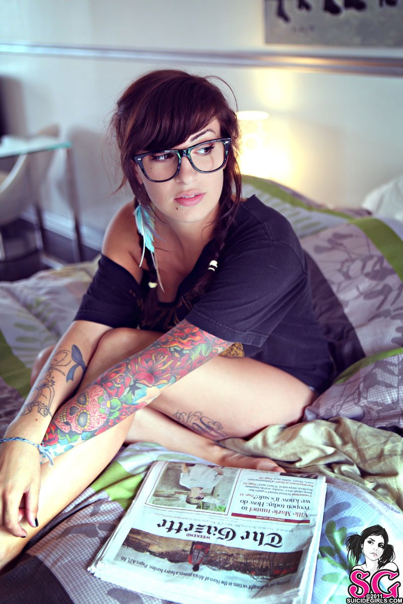 Almendra Suicide in a skirt