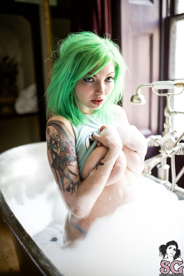 Ariel Suicide Girl