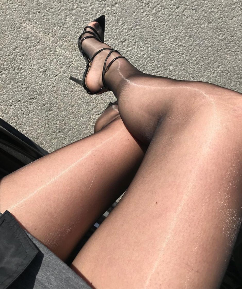 Black selfie tights