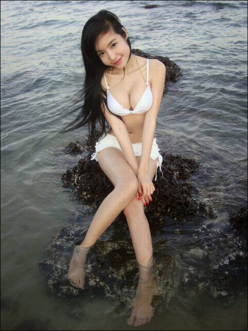 Elly Tran ha breast