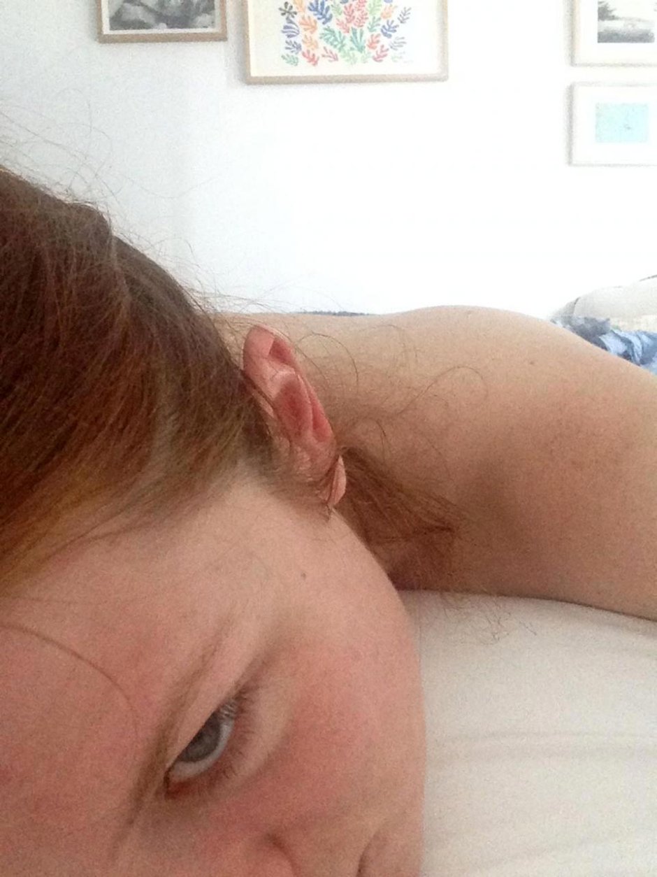Naked actress Bonnie Wright