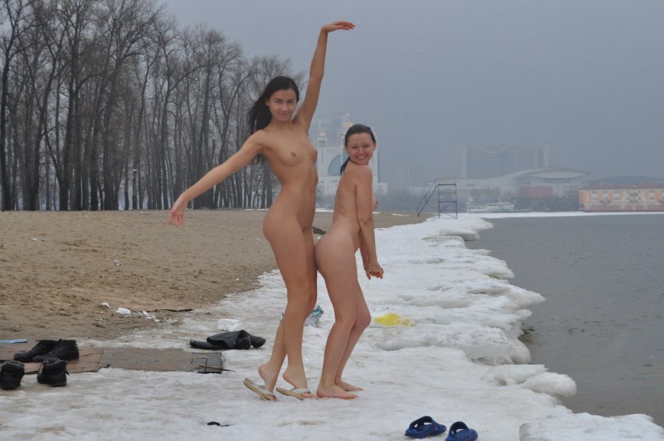 Ski girls naked
