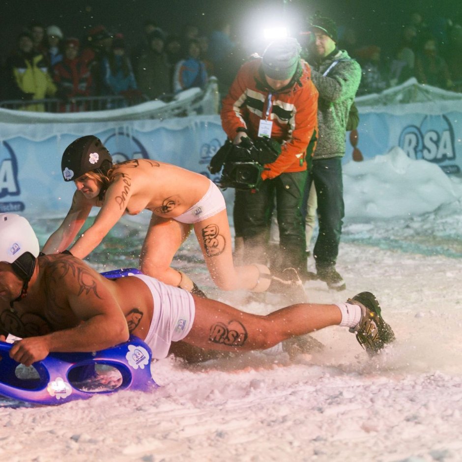 Ballerin naked in the snow