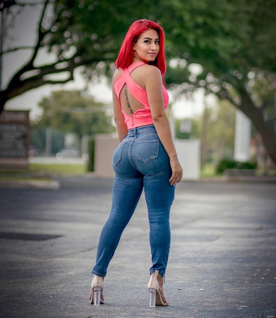 Red -haired girl in tight jeans