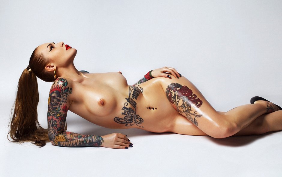 Naked tattooed women