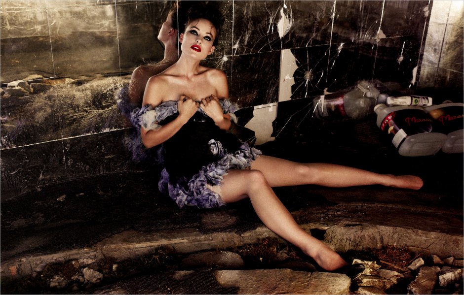 Moldavian spreads her legs