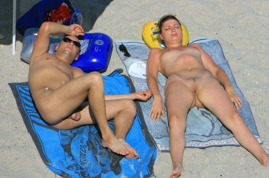 Men and women without panties on the beach