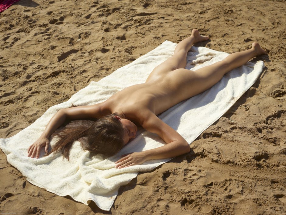 Naked tanned women