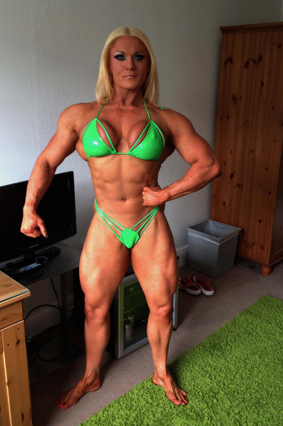 Lisa Cross dominant