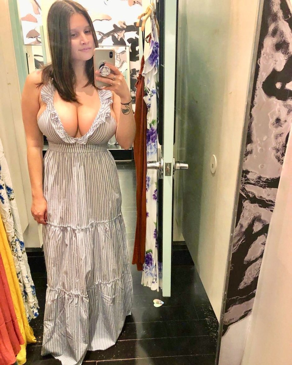 Emma Cusias Selfie
