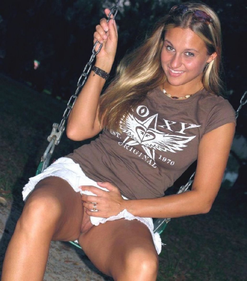 Celebrities without panties