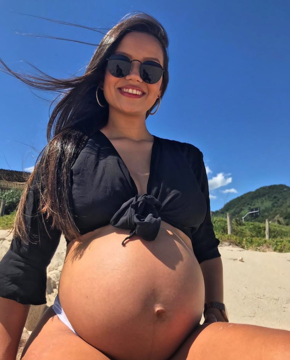 Pregnant girl meme
