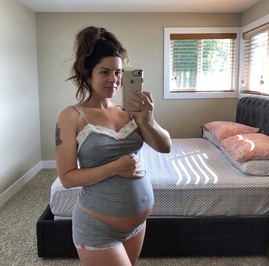 Naked pregnant girls
